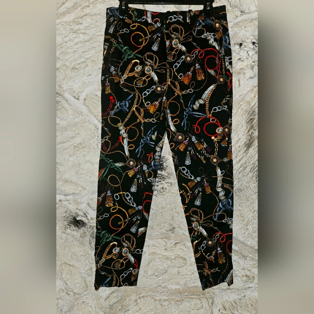 Zara Medium Chain Print Cigarette Mid-rise pants.